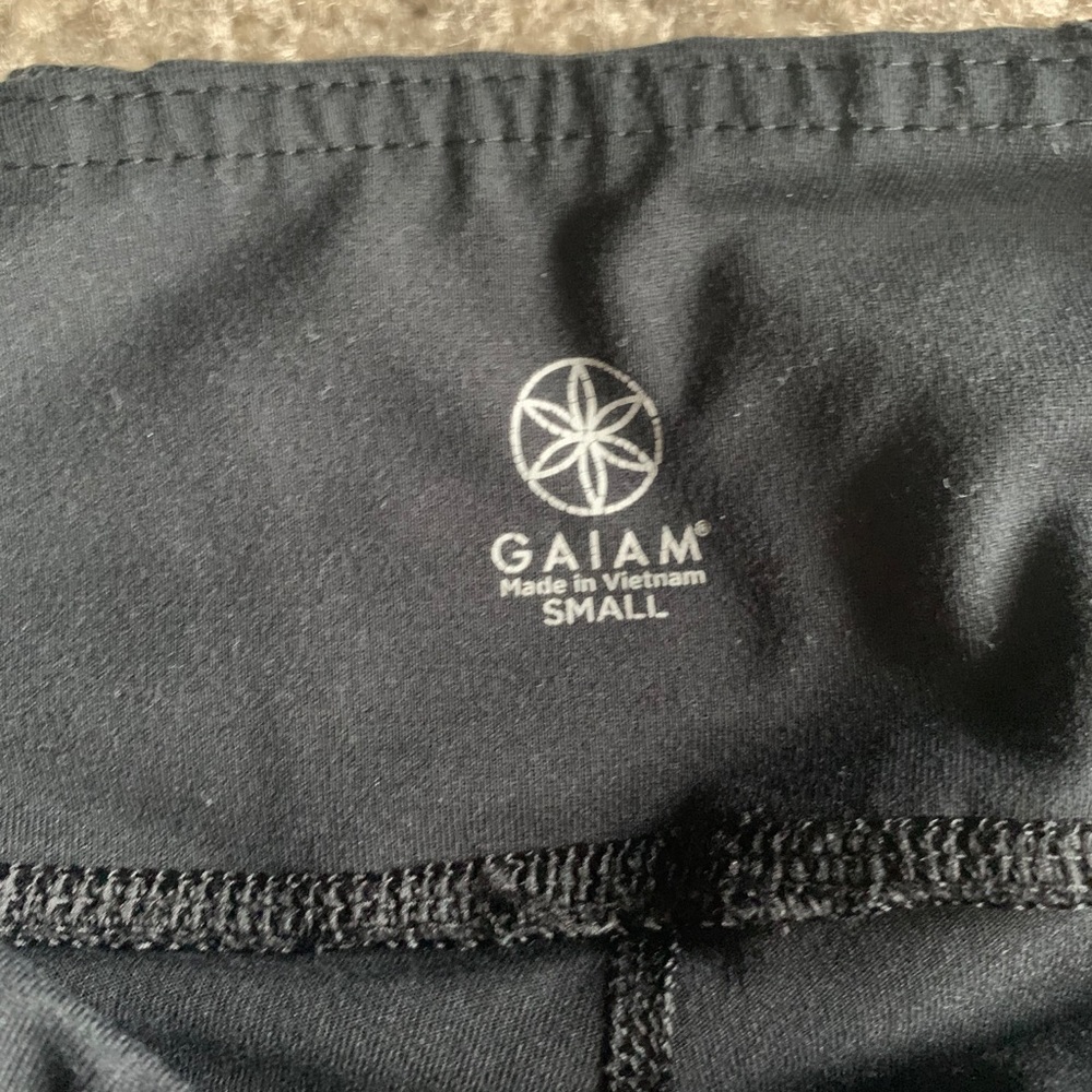 Gaiam Cropped Leggings - Picture 3 of 5